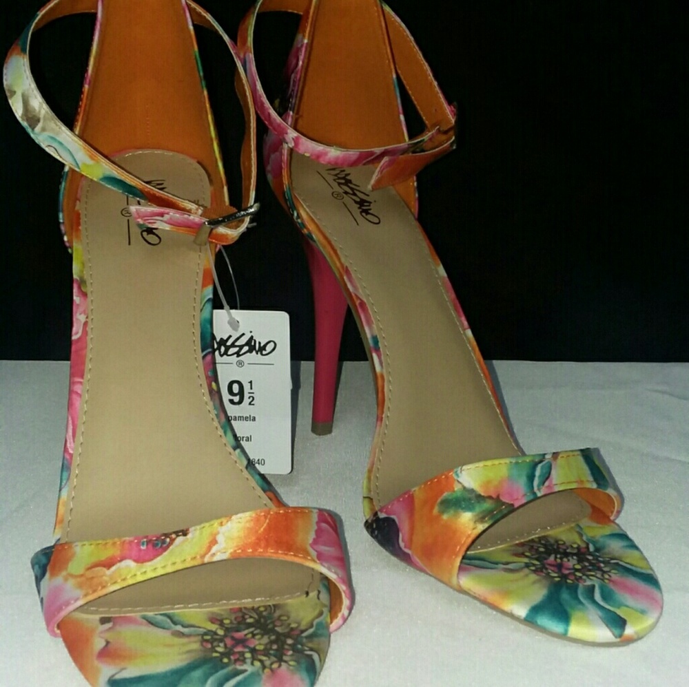 Size 9.5, NWT, Heels Mossimo Supply Company, Brigh